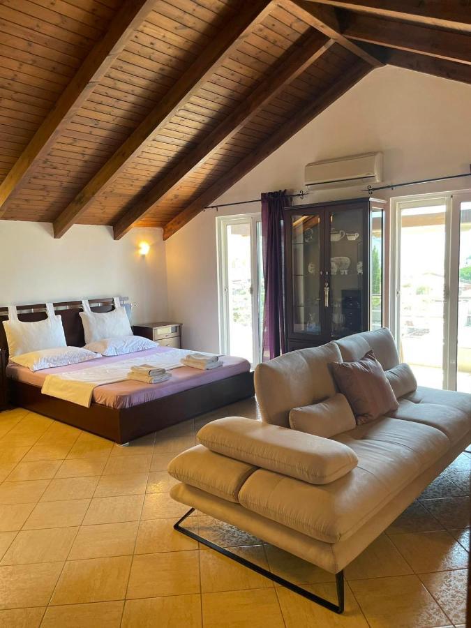 Apartments Athina Орикум Экстерьер фото