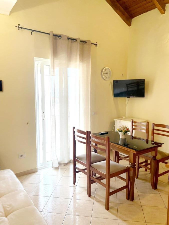 Apartments Athina Орикум Экстерьер фото