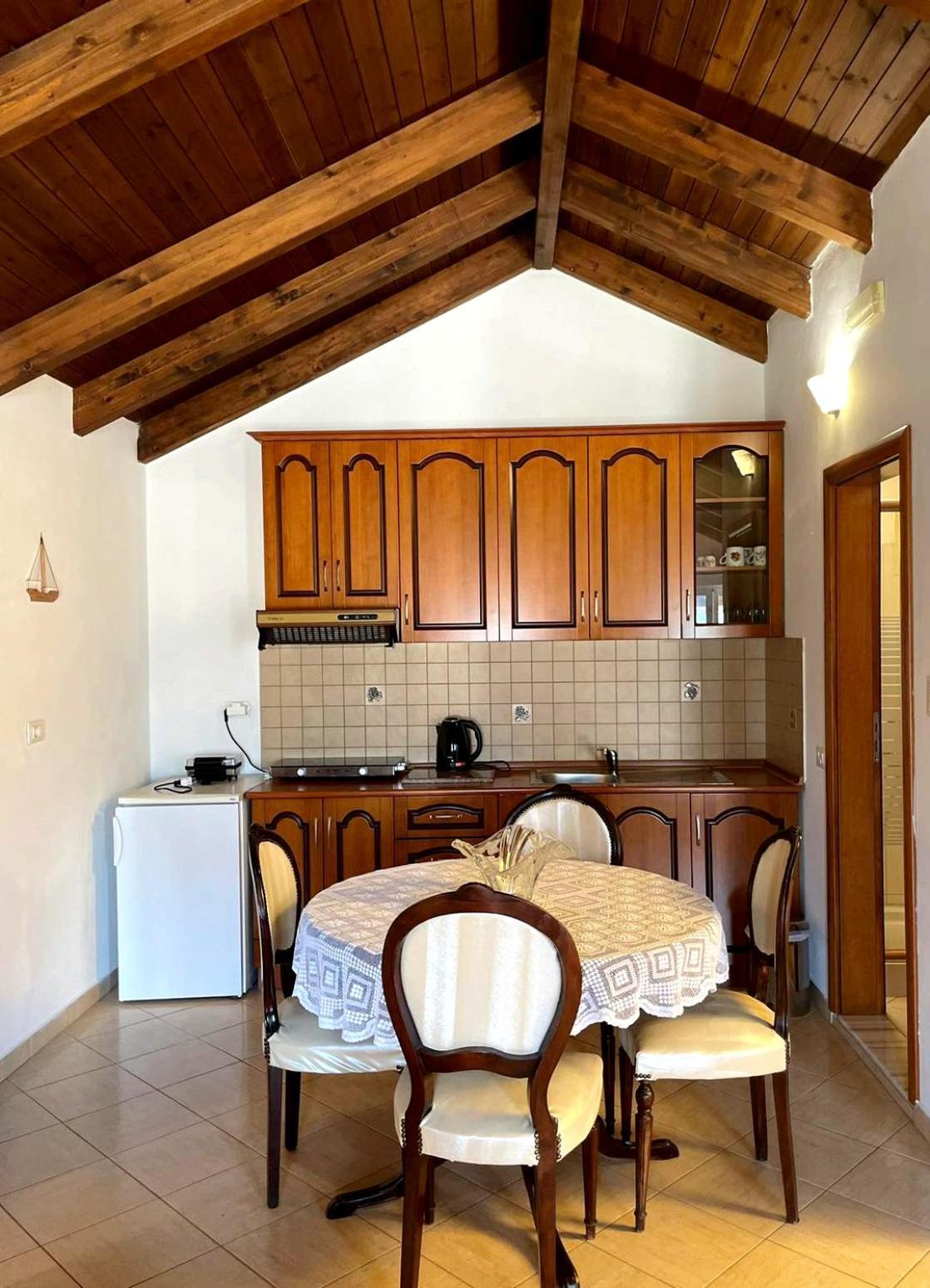 Apartments Athina Орикум Экстерьер фото