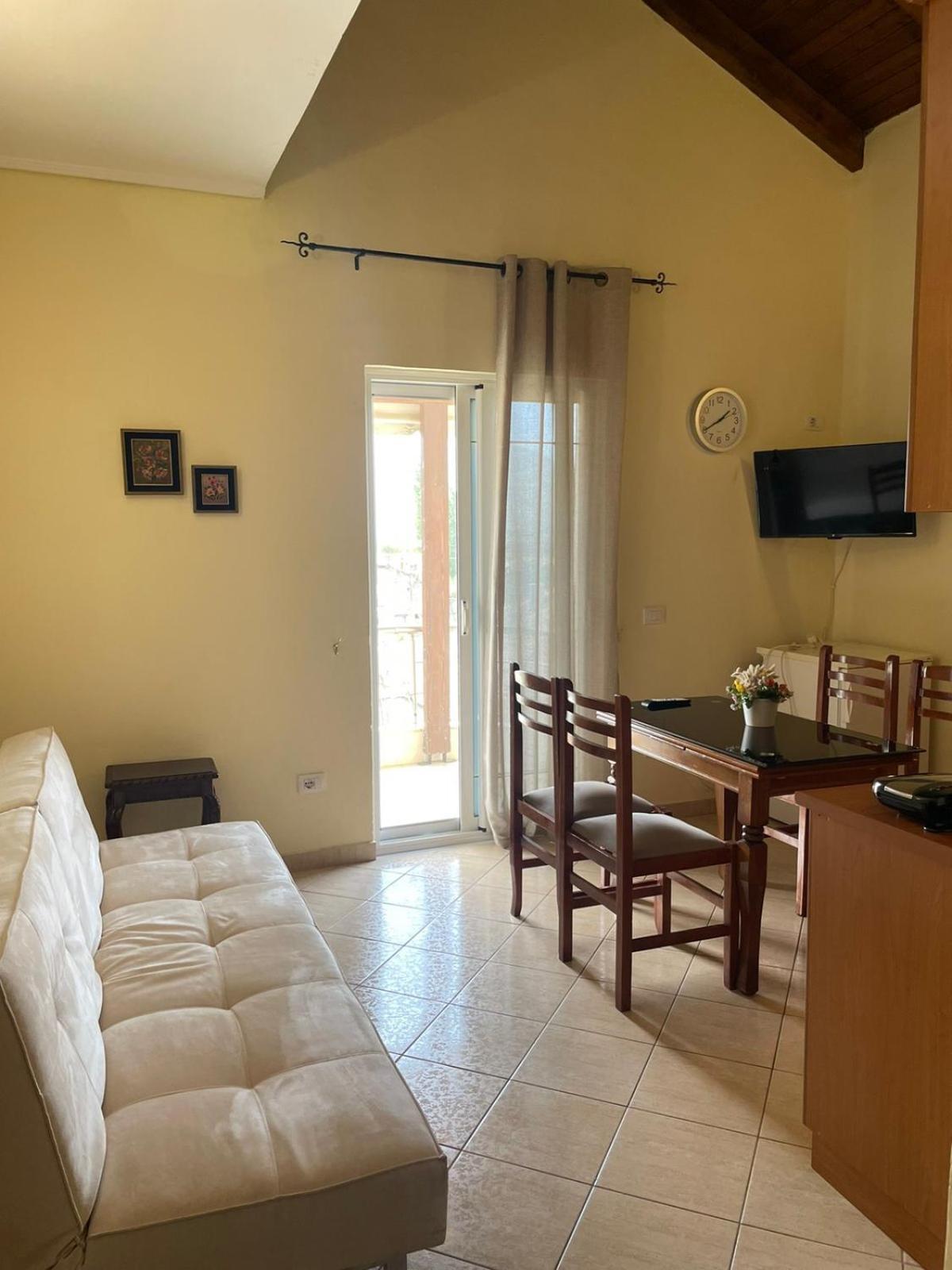 Apartments Athina Орикум Экстерьер фото