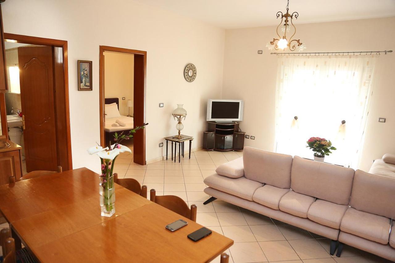 Apartments Athina Орикум Экстерьер фото