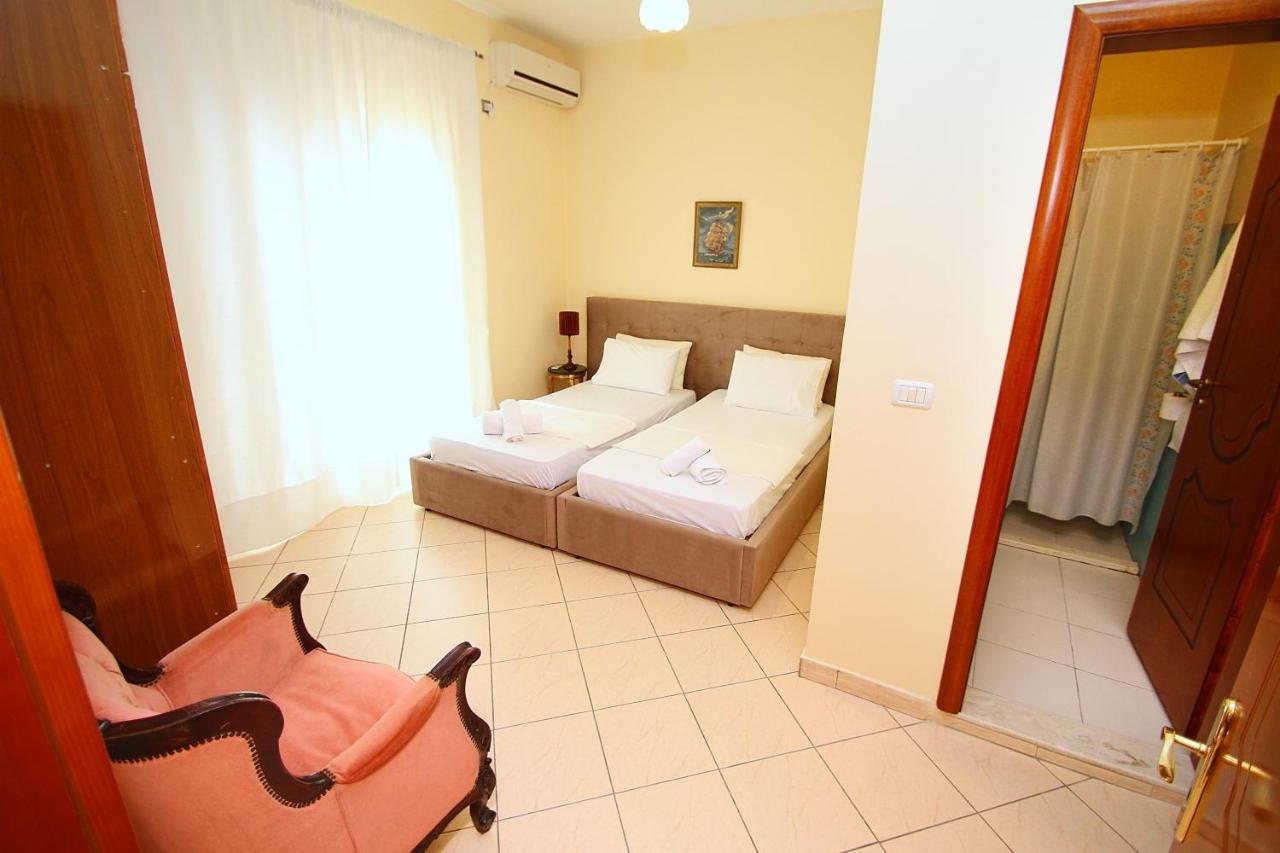 Apartments Athina Орикум Экстерьер фото
