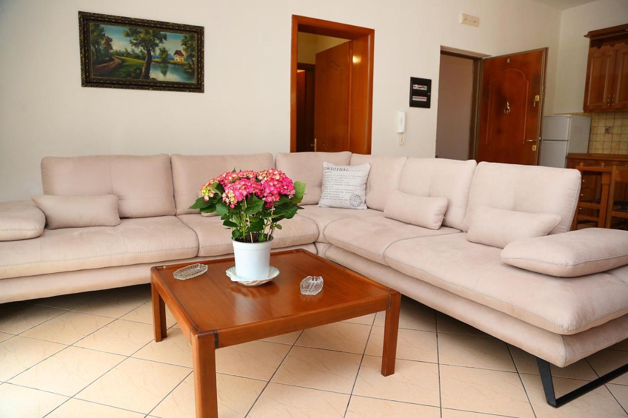 Apartments Athina Орикум Экстерьер фото