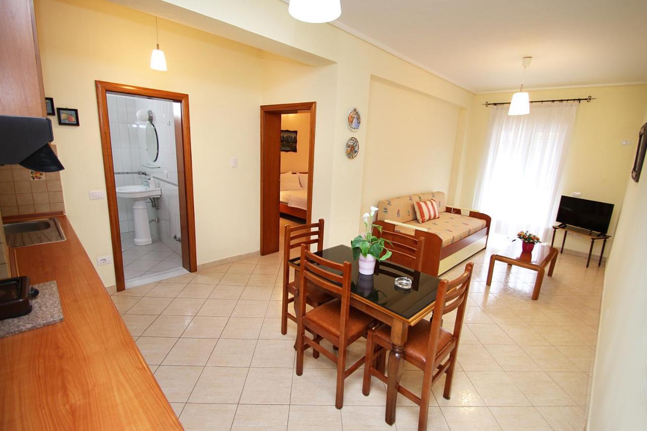 Apartments Athina Орикум Экстерьер фото
