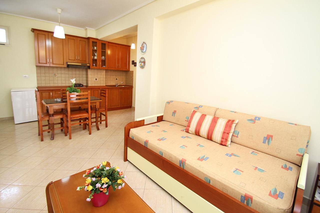 Apartments Athina Орикум Экстерьер фото