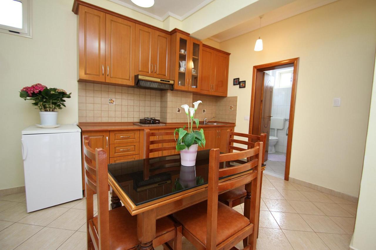 Apartments Athina Орикум Экстерьер фото