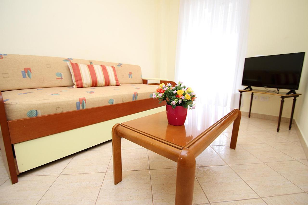Apartments Athina Орикум Экстерьер фото