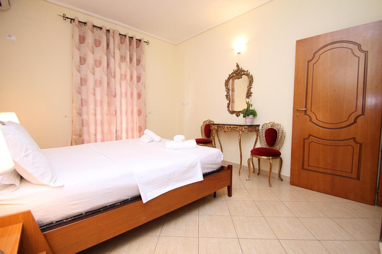 Apartments Athina Орикум Экстерьер фото
