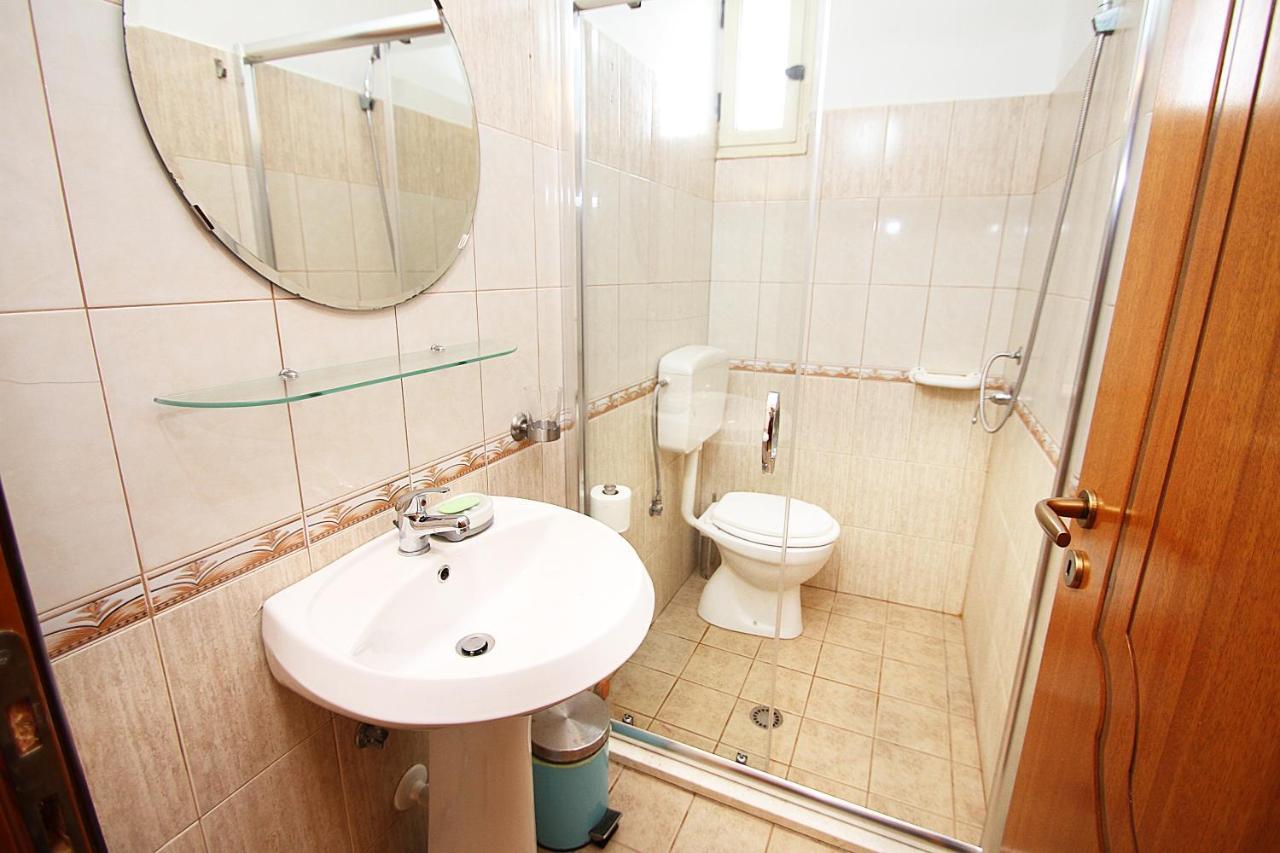 Apartments Athina Орикум Экстерьер фото
