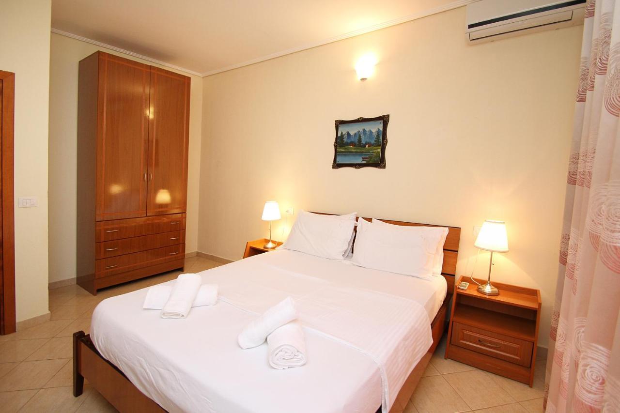 Apartments Athina Орикум Экстерьер фото