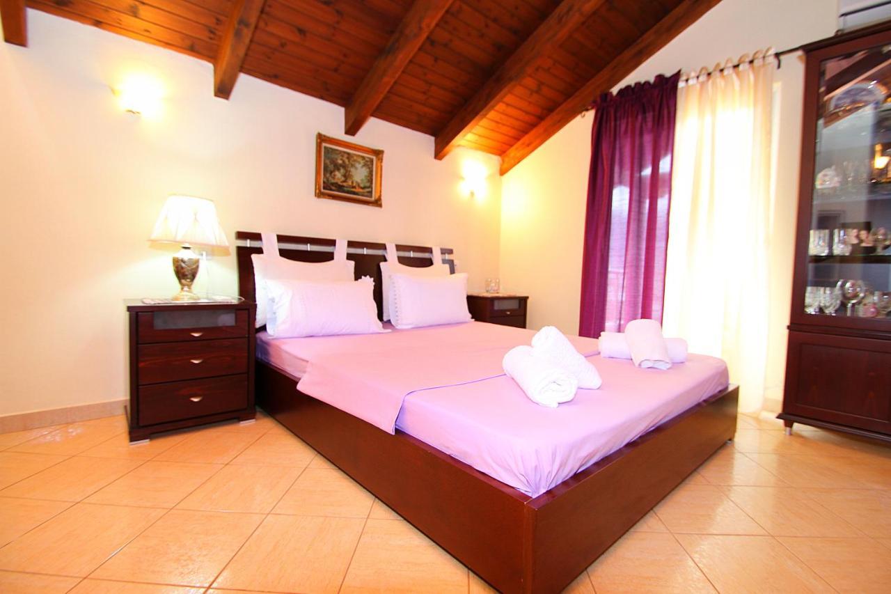 Apartments Athina Орикум Экстерьер фото